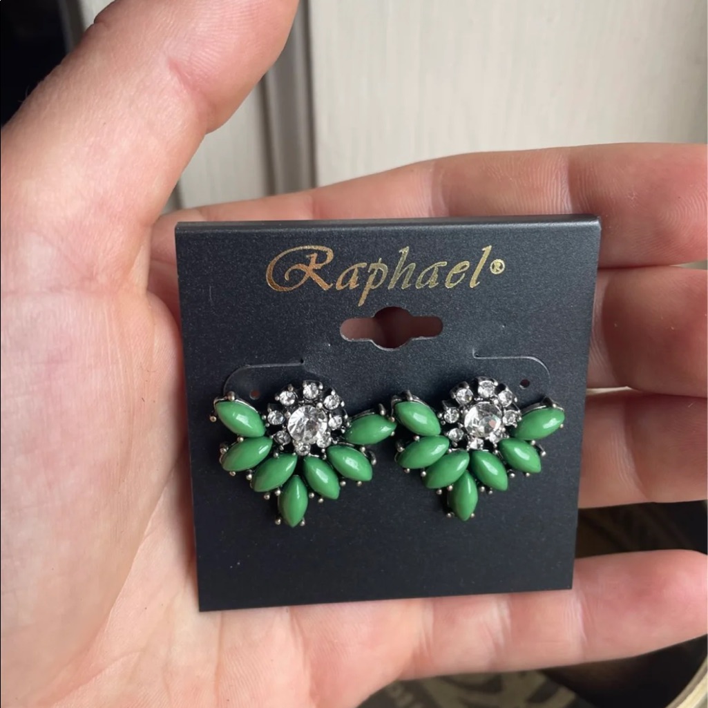 Nwt Raphael Green Bead Beaded Abstract Wing Shape Clear Crystal Stud Earrings !